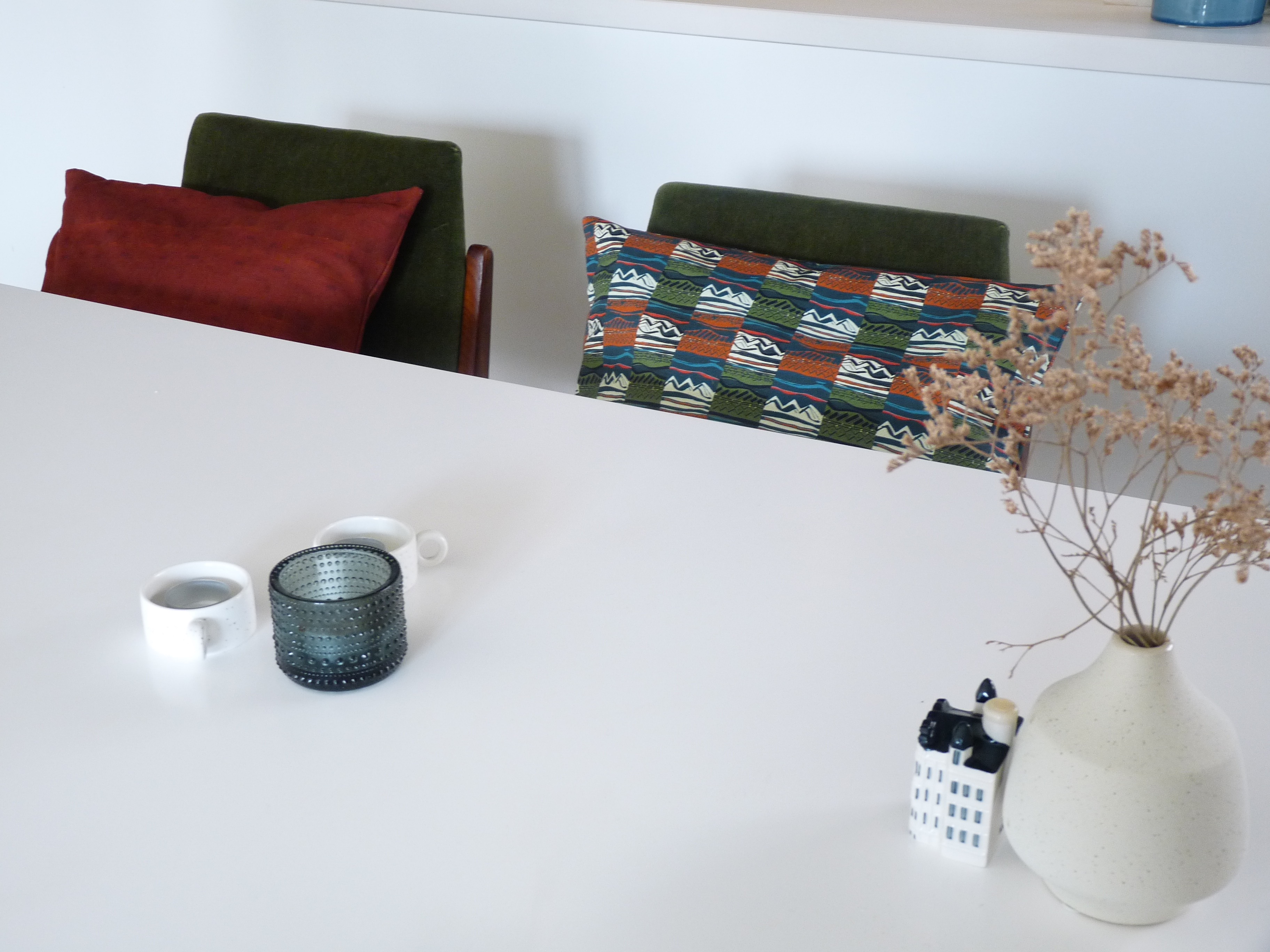 cushion cover;
Uluruloru (r) and Rusty red sand (l)